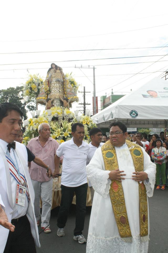 The Entrance of Nana Pilar and its Crowns (8)